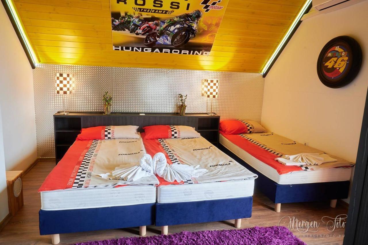 Kamaras Ring House Bed & Breakfast Mogyorod Exterior photo