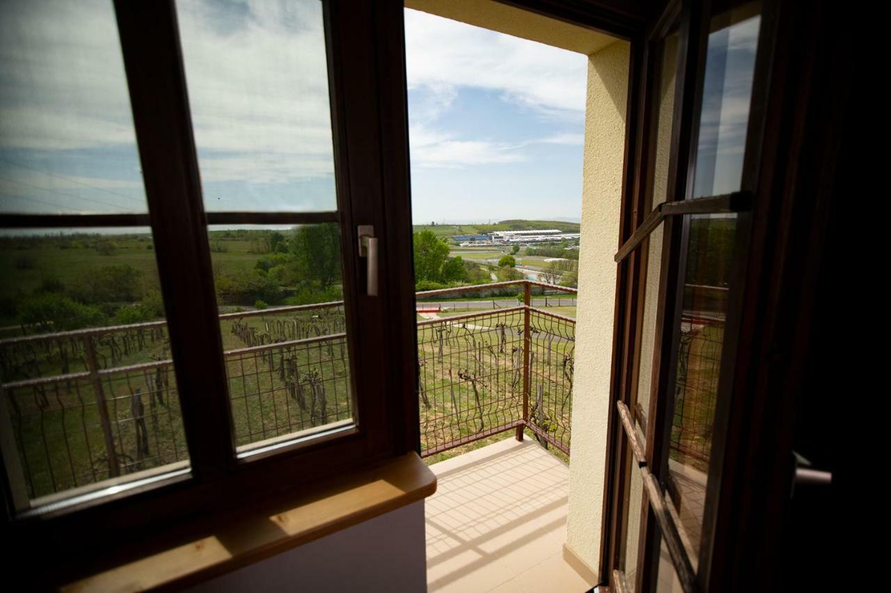 Kamaras Ring House Bed & Breakfast Mogyorod Exterior photo